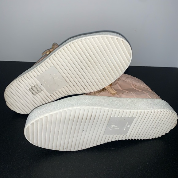 Giuseppe Zanotti
Croc-Embossed Leather High-Tops - Picture 4 of 4